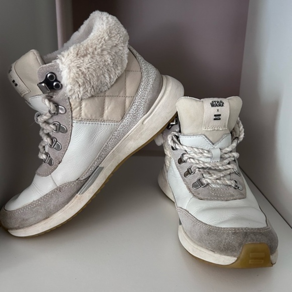 Toms x  stars wars Cream‎ and Gray Winter Boots